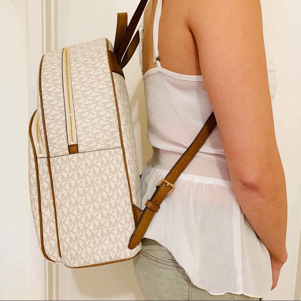 MICHAEL KORS LARGE ABBEY VANILLA ACORN BACKPACK - Picture 4 of 4